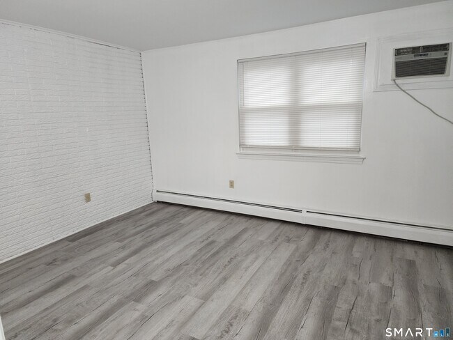 Building Photo - 109 Blackstone Vlg