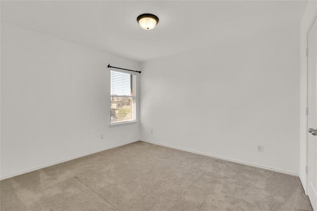 Building Photo - 900 Sawbuck Dr