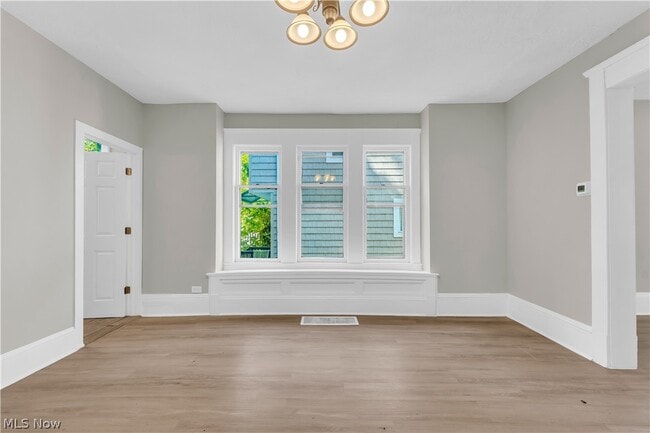 Building Photo - 1344 E 112th St