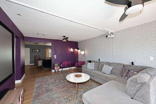Building Photo - Fully Furnished Remodeled 4 Bedroom / 4 Bathroom Home with spacious back yard & pool in Central P...
