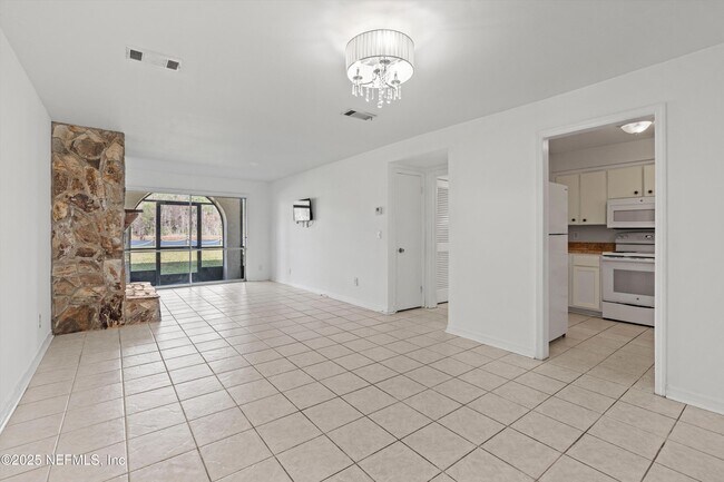 Building Photo - 1530 El Prado Rd