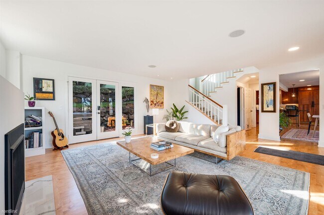 Building Photo - 5 br, 3.5 bath House - 903 Lakeside Avenue...