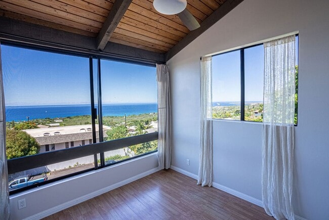 Building Photo - Unfurnished 3 bedroom 3 bath condo with oc...