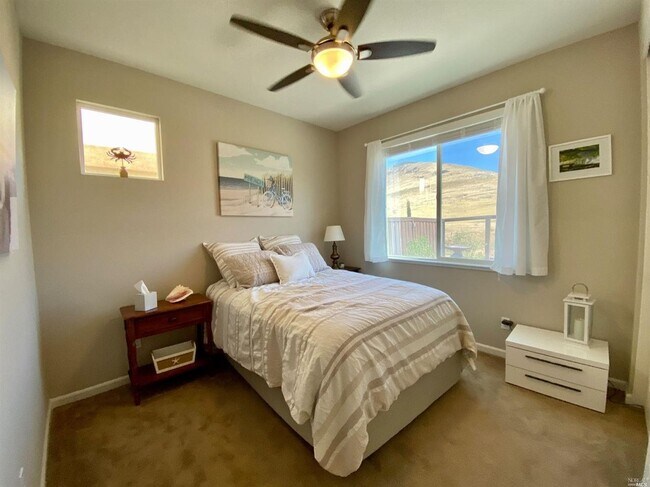 Building Photo - Living in Luxury in a Peaceful Setting