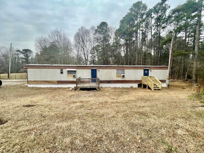 Building Photo - Adorable  3 bedroom 2 bath Mobile Home located it Dallas
