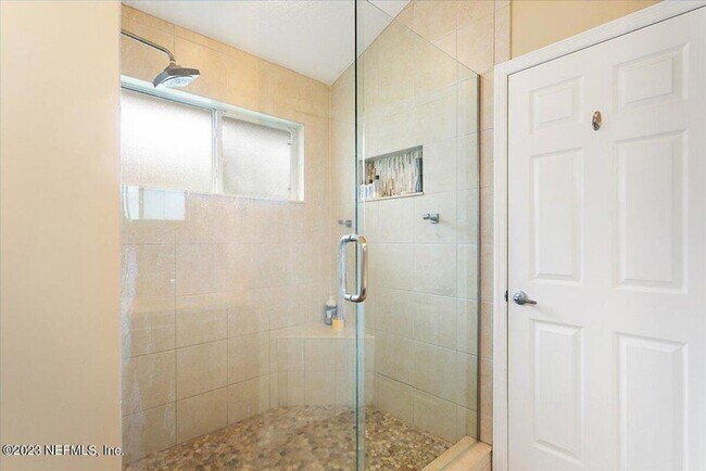 Building Photo - Beautiful home with golf course views in l...