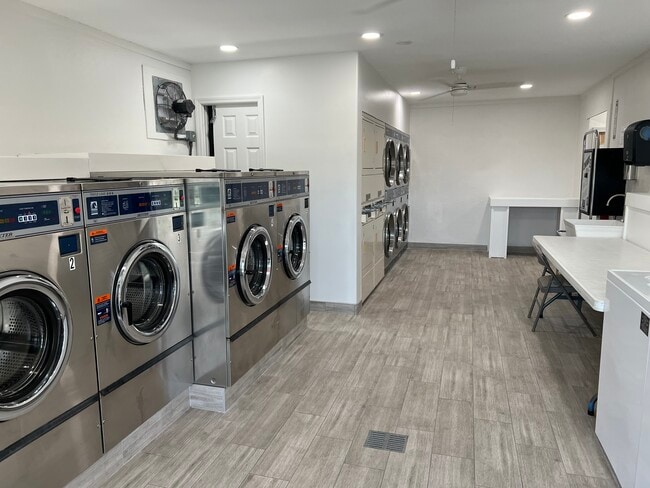 Clubhouse laundry - 8815 Bay Pointe Dr