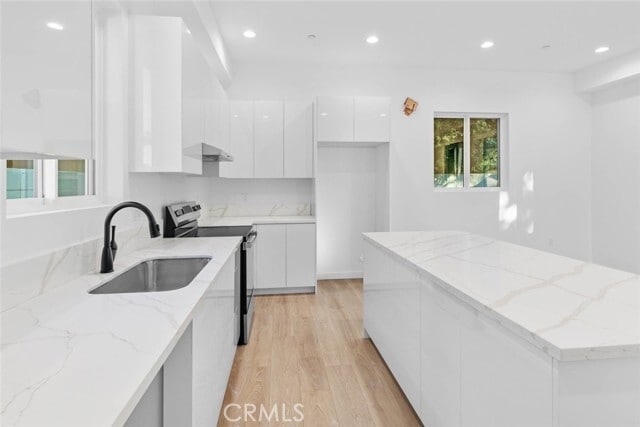 Building Photo - 6846 Cedros Ave