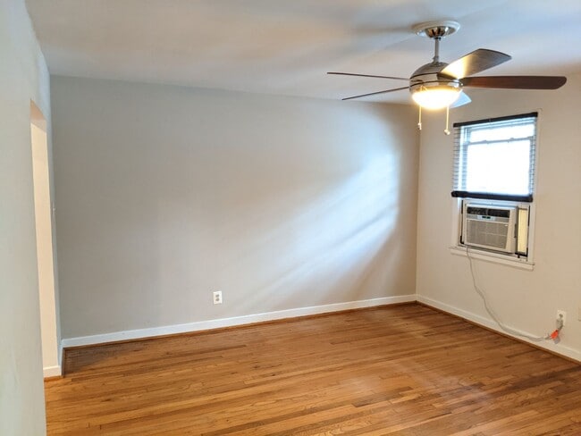 Building Photo - Updated and extremely well-maintained Rock...