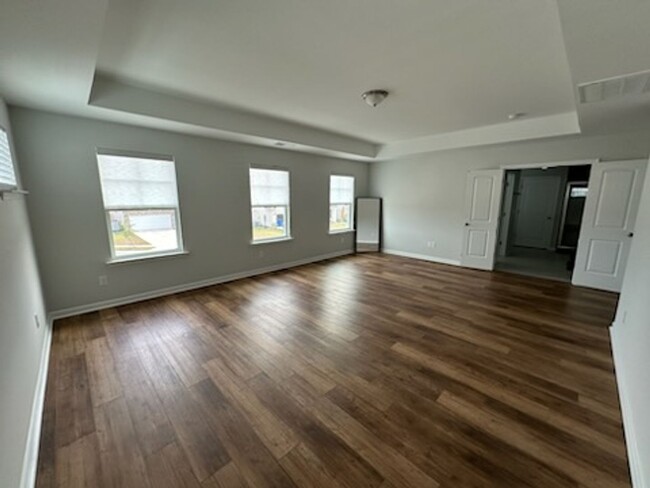 Building Photo - MOVE IN SPECIAL - Luxurious Five Bedroom H...