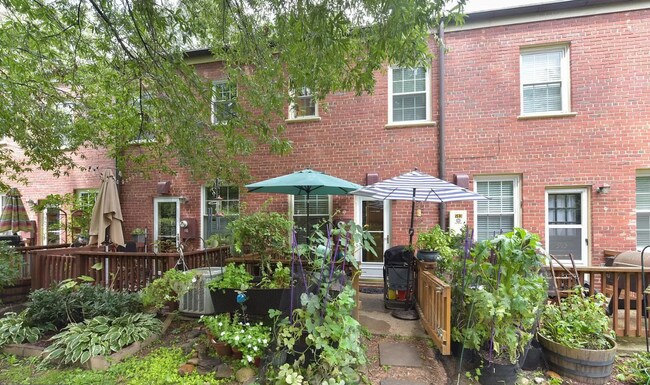 Building Photo - 1500 S Barton St