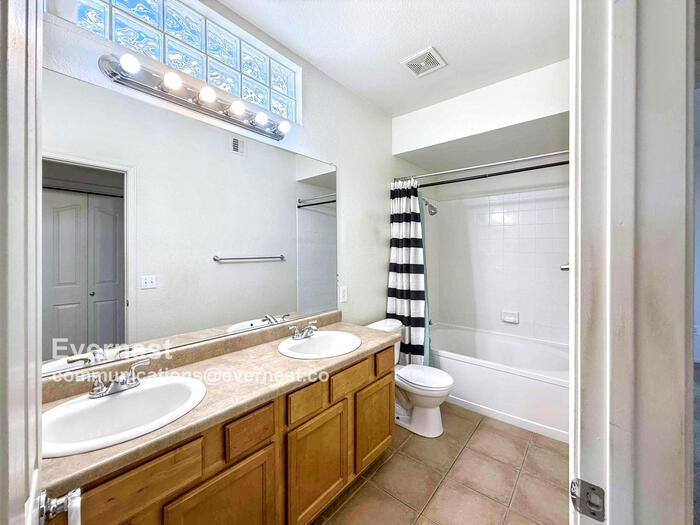 Building Photo - 16013 S Desert Foothills Pkwy