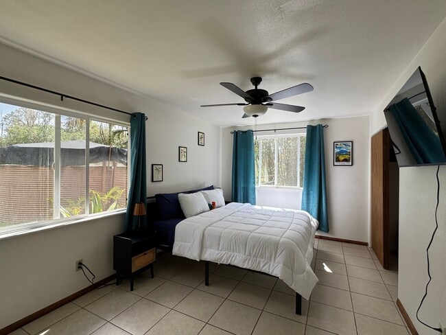 Building Photo - Utilities Included 2 Bedroom / 1 Bath Apartment