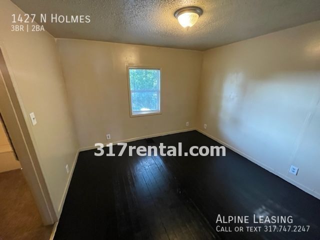 Building Photo - IUPUI / Hospitals / Downtown / 3BR-2BATHS!