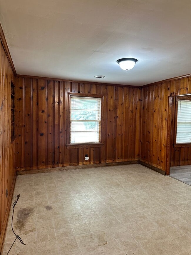 Building Photo - RENTAL HOME 3BD/1.5BTH