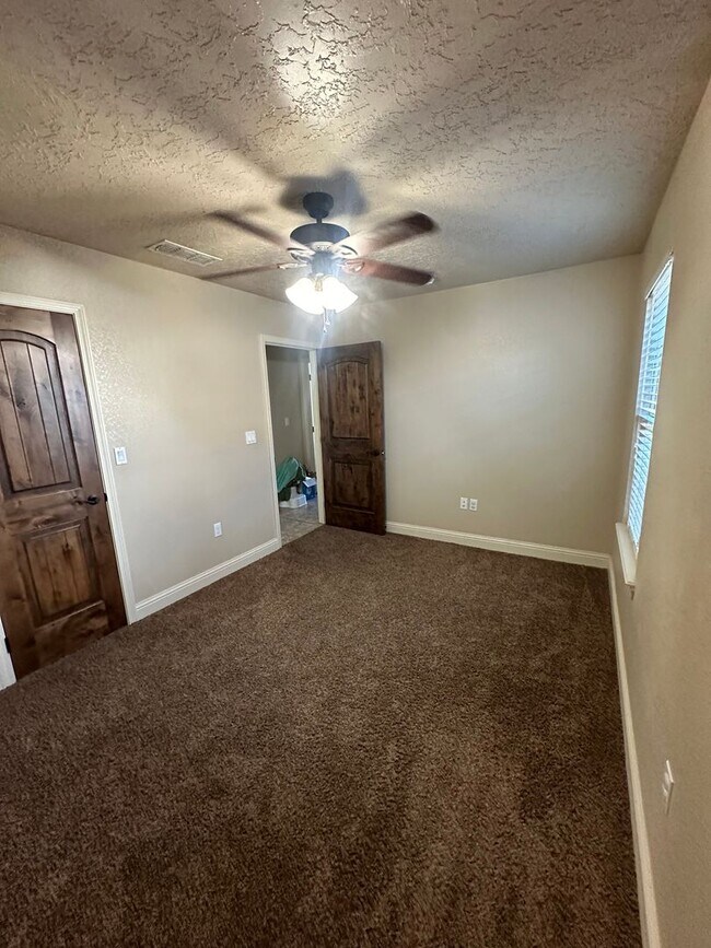 Building Photo - Stunning 4 Bed Home! 3 Car garage ! Mesa School District!