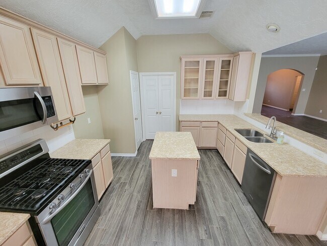 Building Photo - 18511 Falcon Crest Dr