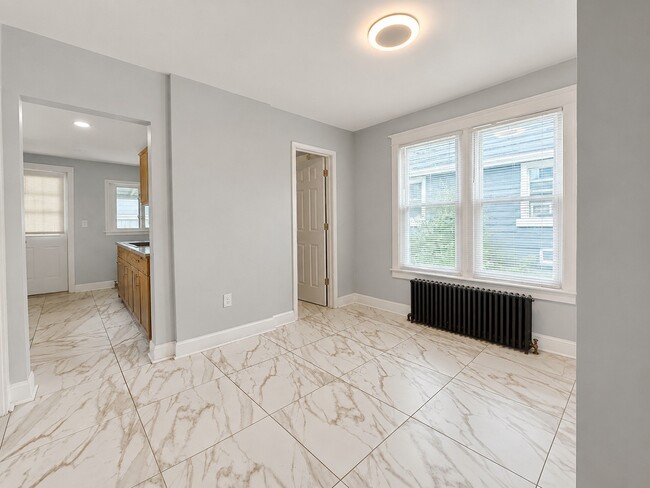 Building Photo - 27 2nd St