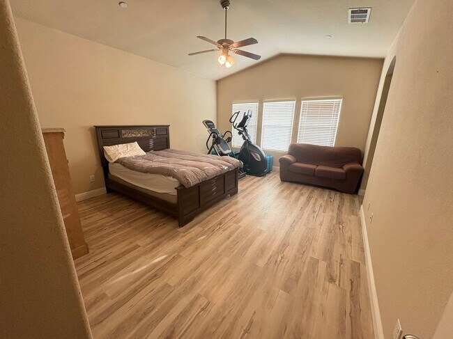 Building Photo - 1274 N Cerritos Ave