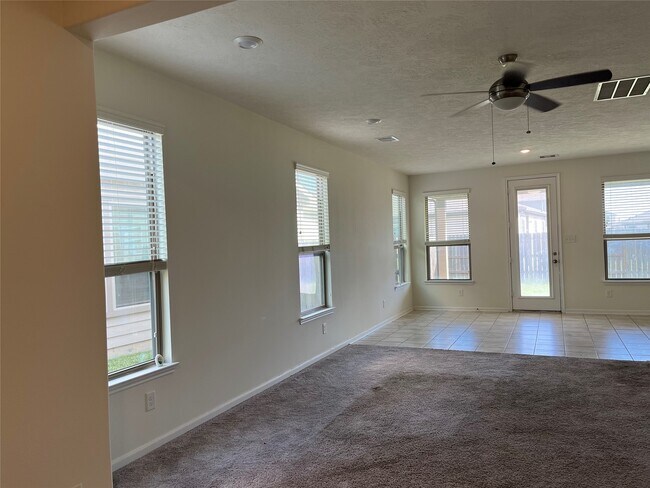 Building Photo - 3322 Nila Crk Dr