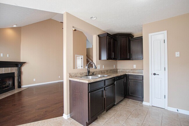 Building Photo - Pet Friendly Three Bedroom with Bonus!