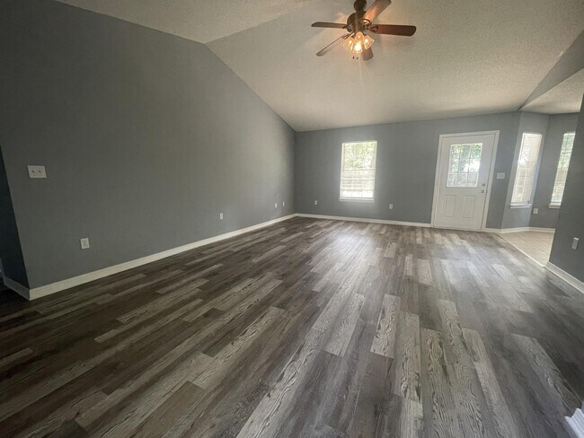 Building Photo - 192 Mary Ln