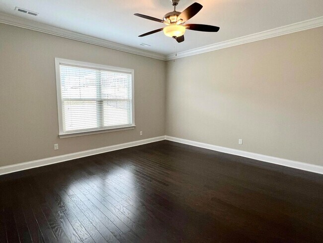 Building Photo - 9015 Seven Lakes Dr