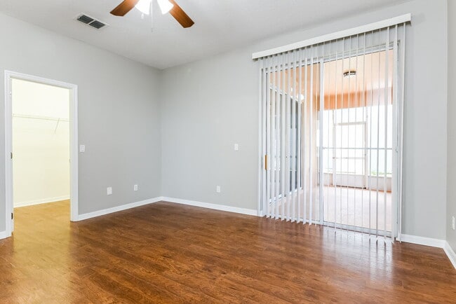 Building Photo - 323 Higher Combe Dr