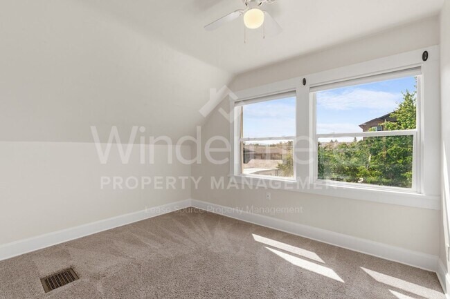Building Photo - 5 Bedroom House Near Gonzaga
