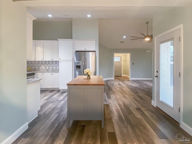 Building Photo - 5990 W Bay Point Dr