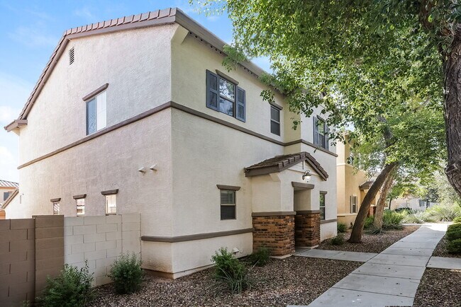 Building Photo - 14141 W Country Gables Dr