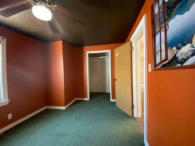 Building Photo - 68037 Franklin St