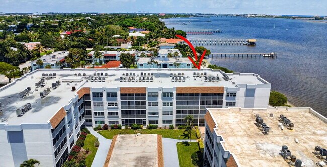 Building Photo - 1502 S Lakeside Dr
