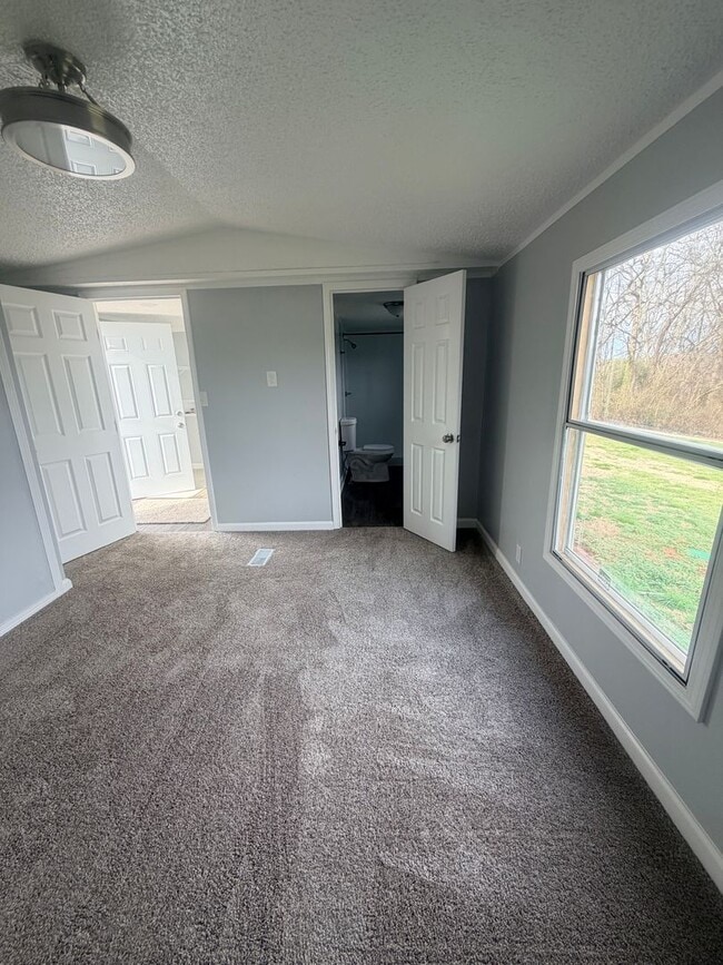 Building Photo - 125 Lindell Way