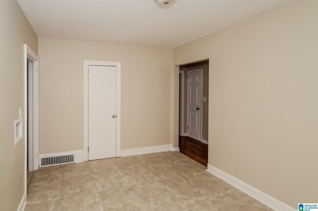Building Photo - 1548 53rd St Ens