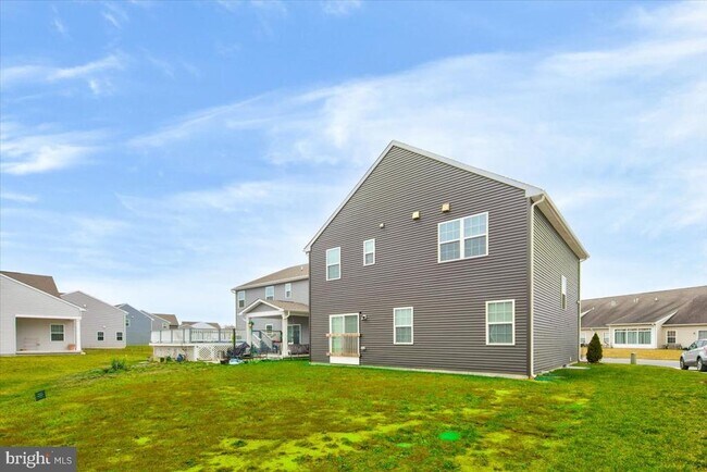 Building Photo - 9437 Rolling Green Dr