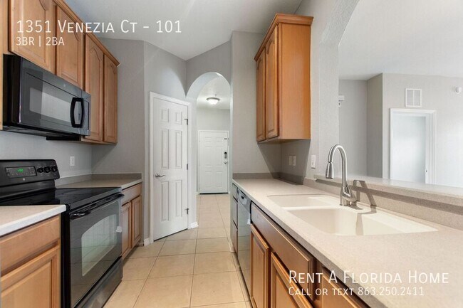 Building Photo - 1351 Venezia Ct