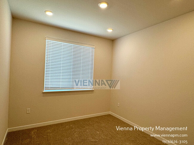 Building Photo - 8064 Pasadena Dr