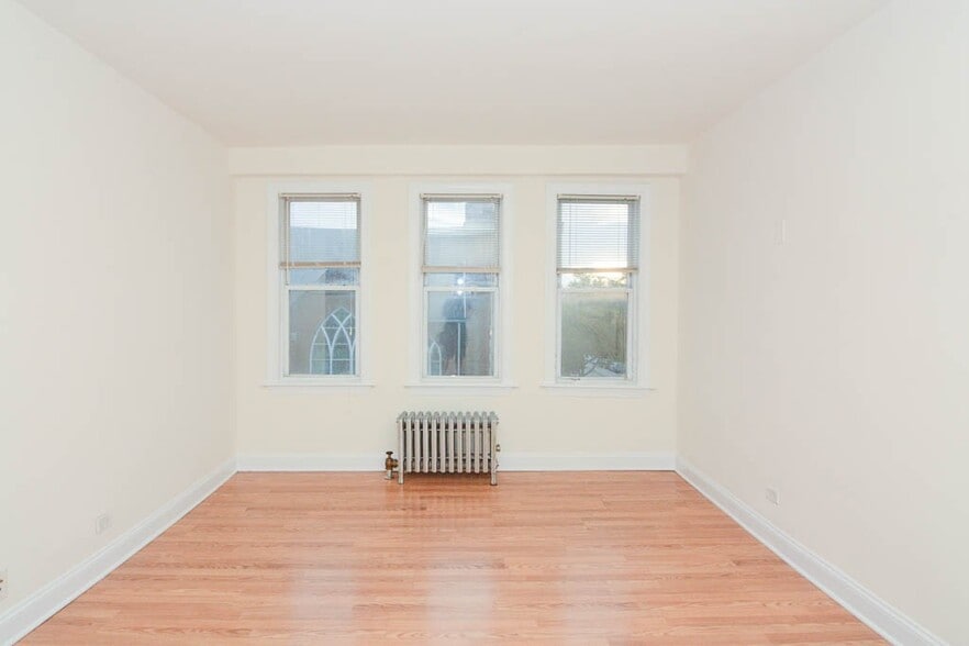 Building Photo - 2600 N Kimball Ave