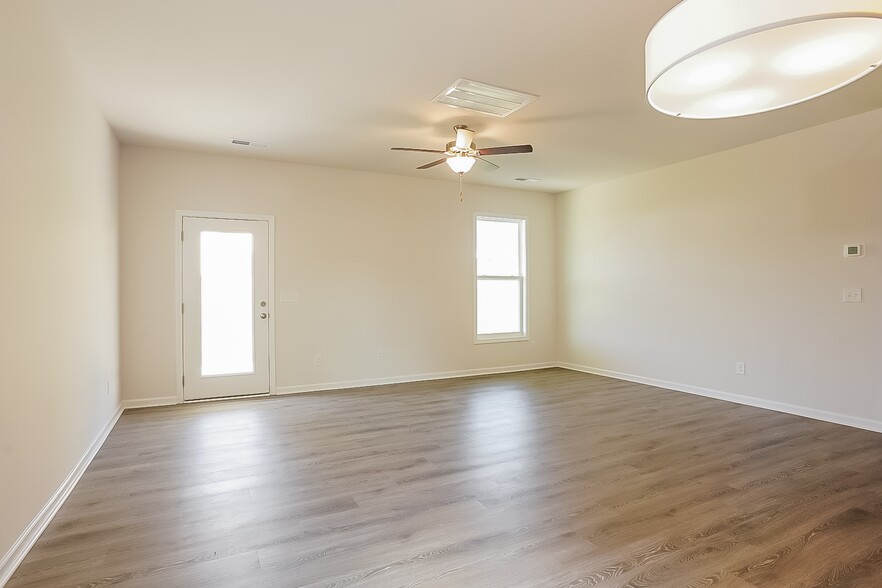 Building Photo - 732 Courtland Dr