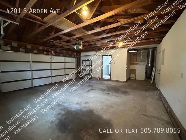 Building Photo - 4201 S Arden Ave