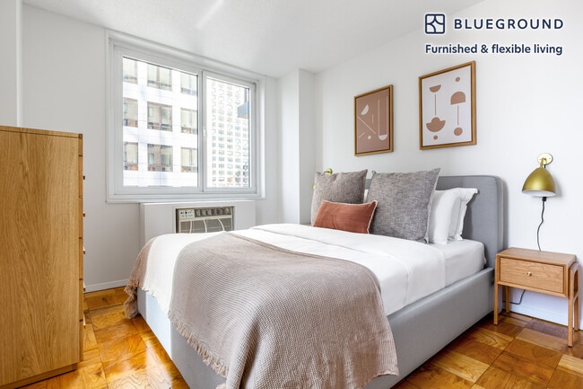 Building Photo - 230 W 55th St