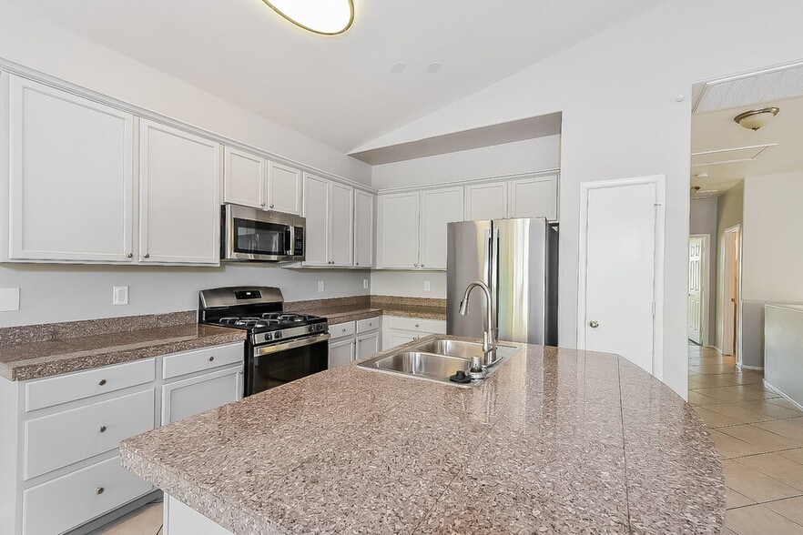 Building Photo - 9729 Red Horse St