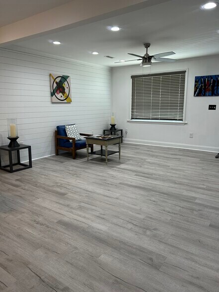 Building Photo - 746 Cartwright Dr