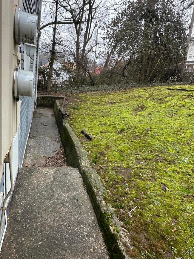 Building Photo - 302 Clay St