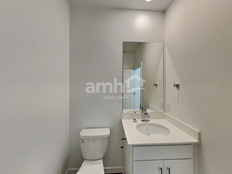 Building Photo - 26106 E Calhoun Pl