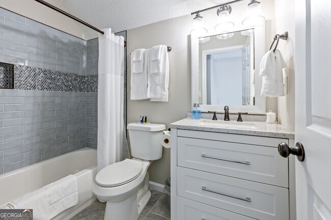 Building Photo - 13 Windfield Dr