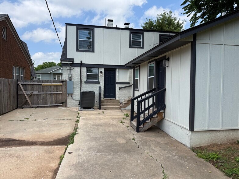 Building Photo - 1128 NW 15th St
