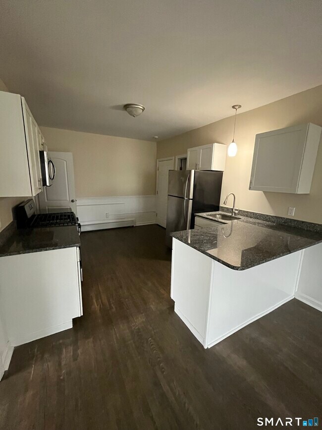 Building Photo - 410 S Main St