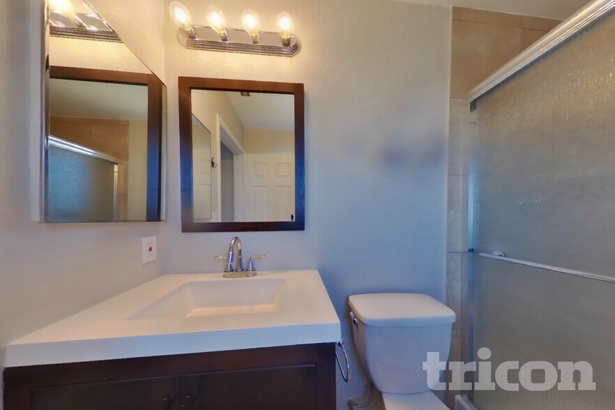 Building Photo - 706 La Canyada Dr